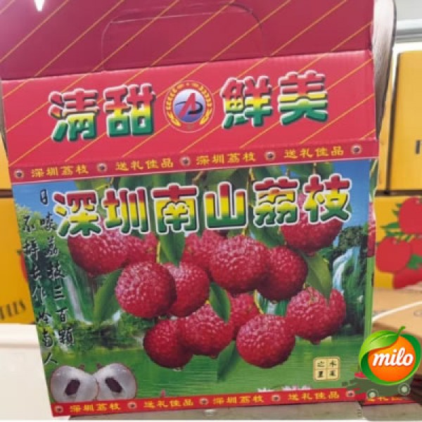 Each box of glutinous rice balls and lychees weighs 2kg