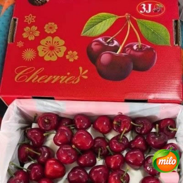 A 2kg box of large-sized cherries from China