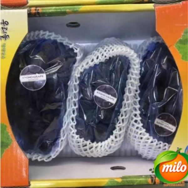 Three bunches of Kyoho grapes imported from South Korea, one box