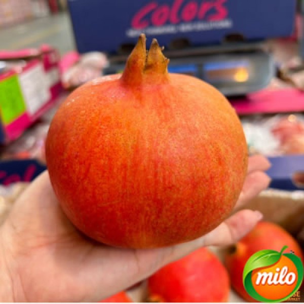 One large pomegranate specially selected from Africa