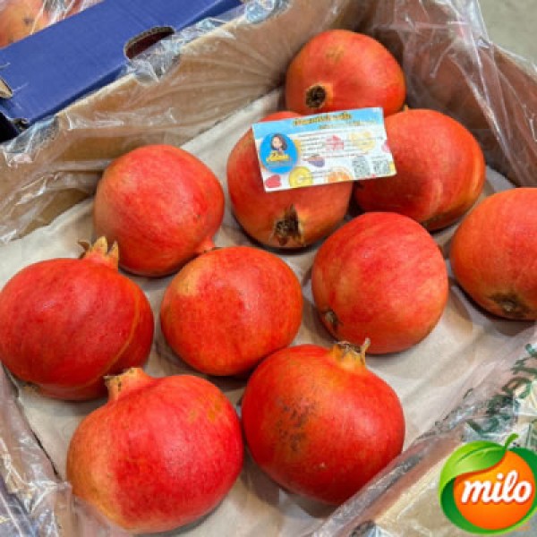 Half a box of large pomegranates specially selected from Africa