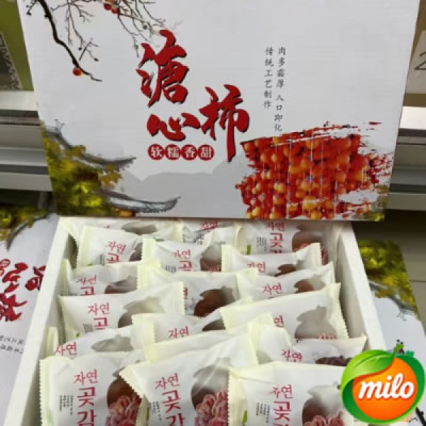 A box of Chinese persimmon cakes contains 13 to 15 packs