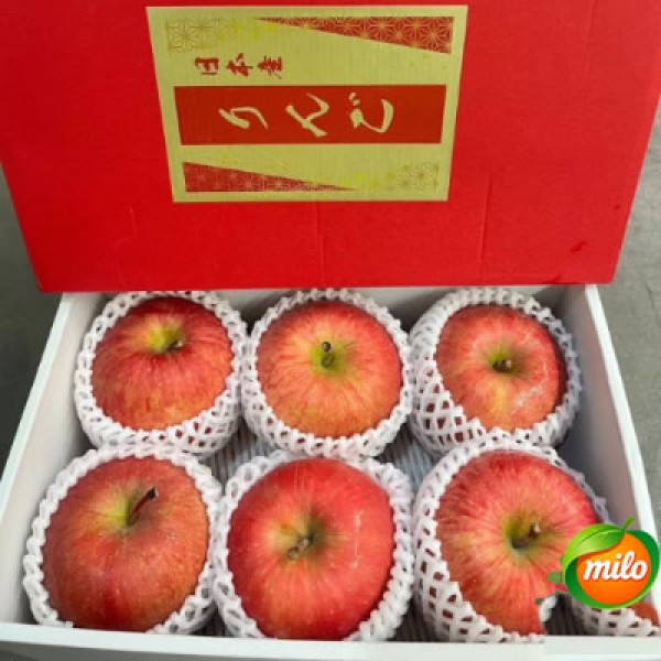One box of Japanese greenhouse Red Fuji