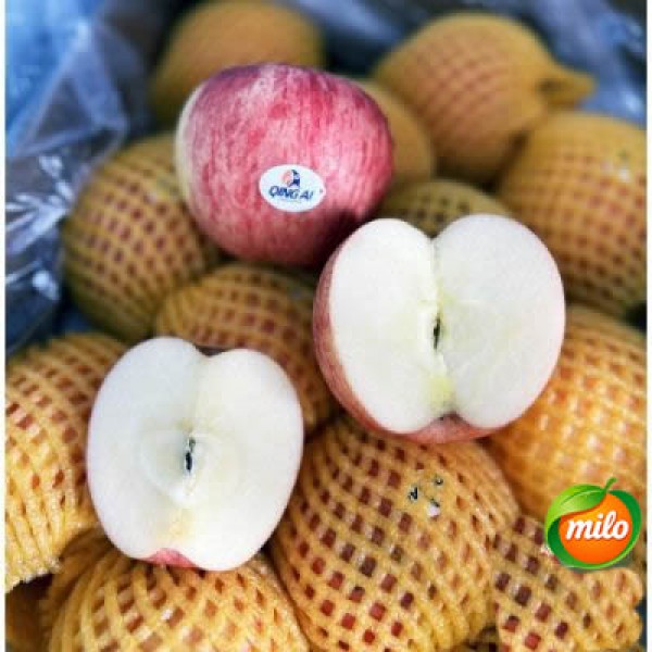One box of specially selected sugar-filled apples from China